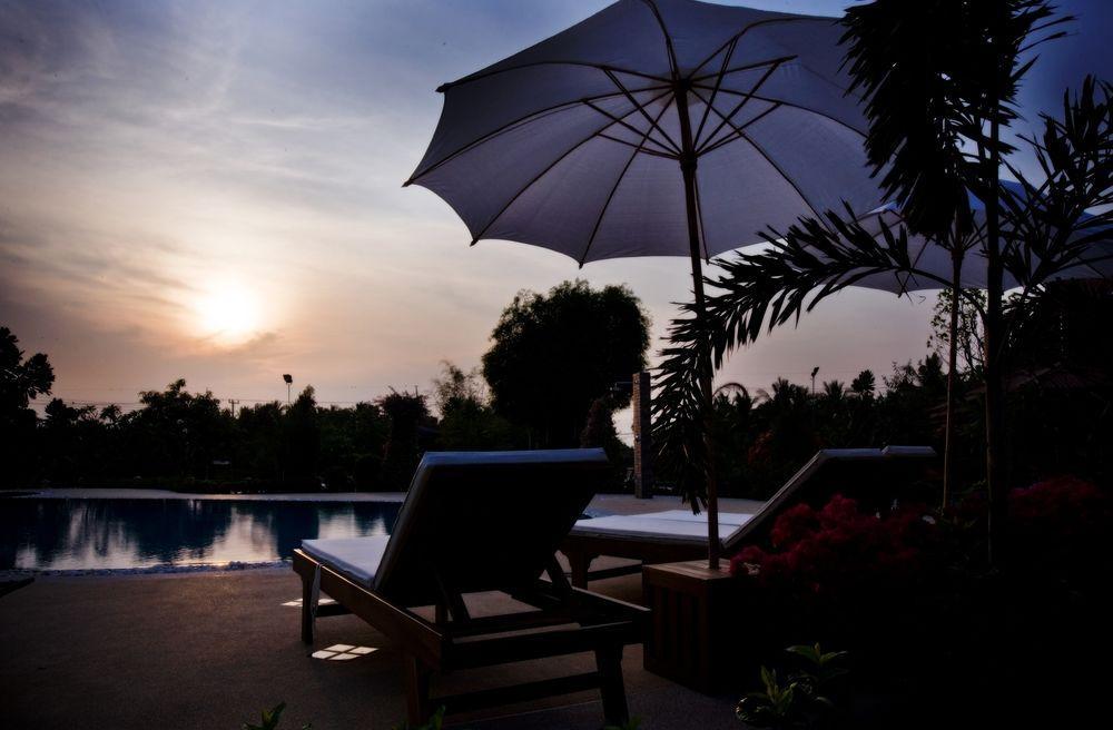 Jaroenrat Resort Szamutszongkhram Kültér fotó