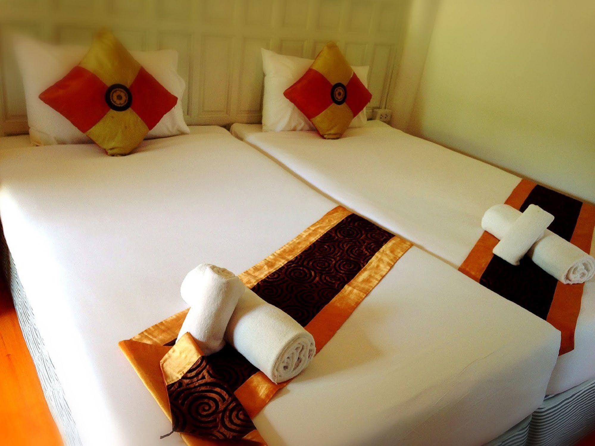 Jaroenrat Resort Szamutszongkhram Kültér fotó