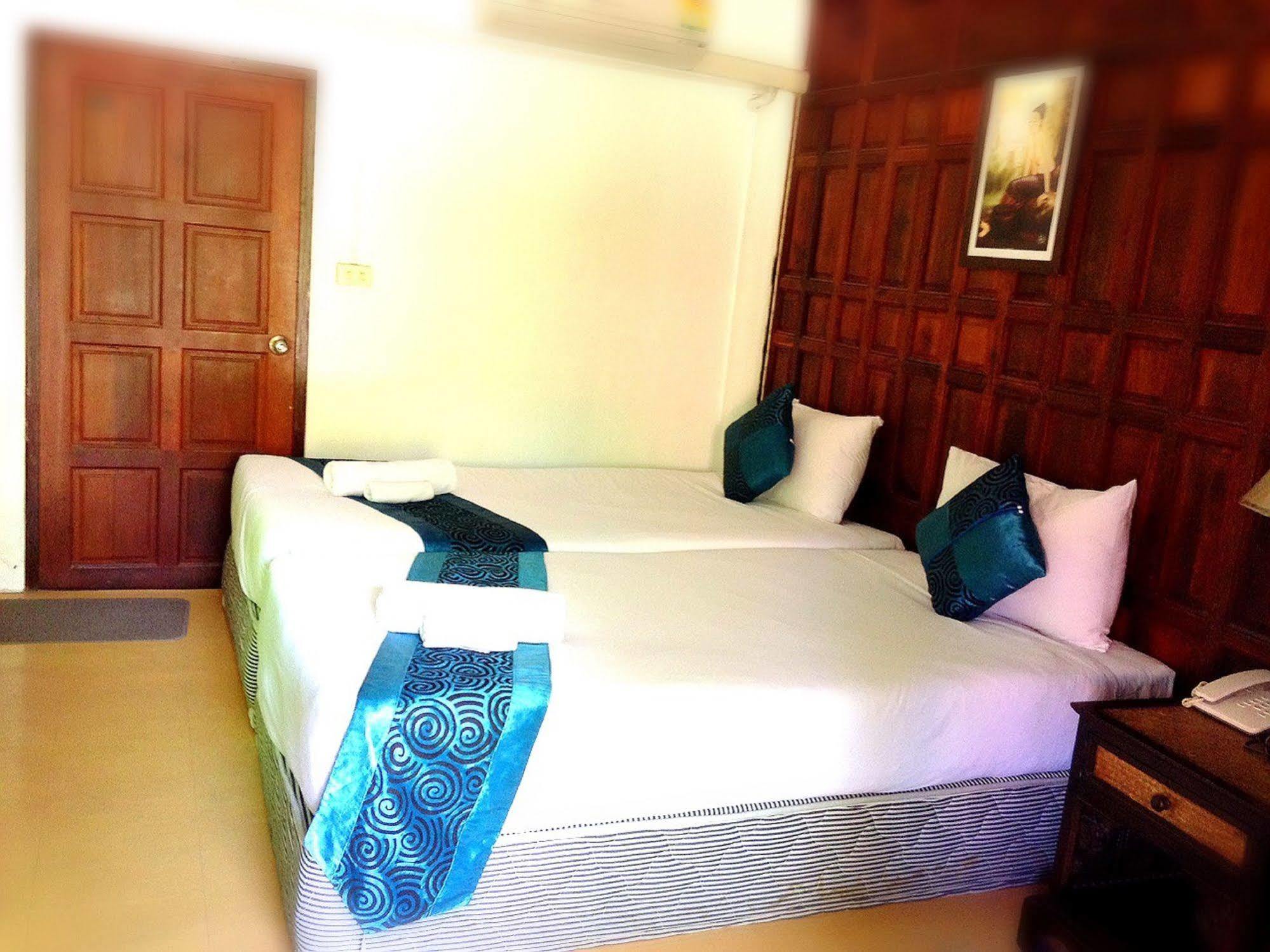 Jaroenrat Resort Szamutszongkhram Kültér fotó