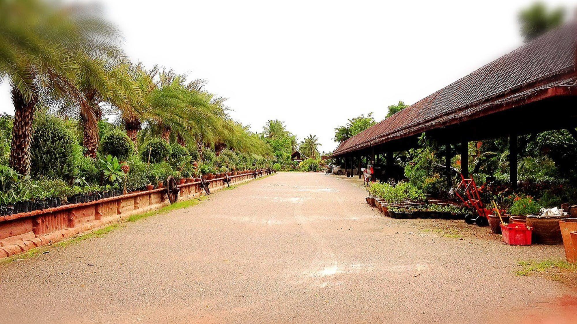 Jaroenrat Resort Szamutszongkhram Kültér fotó
