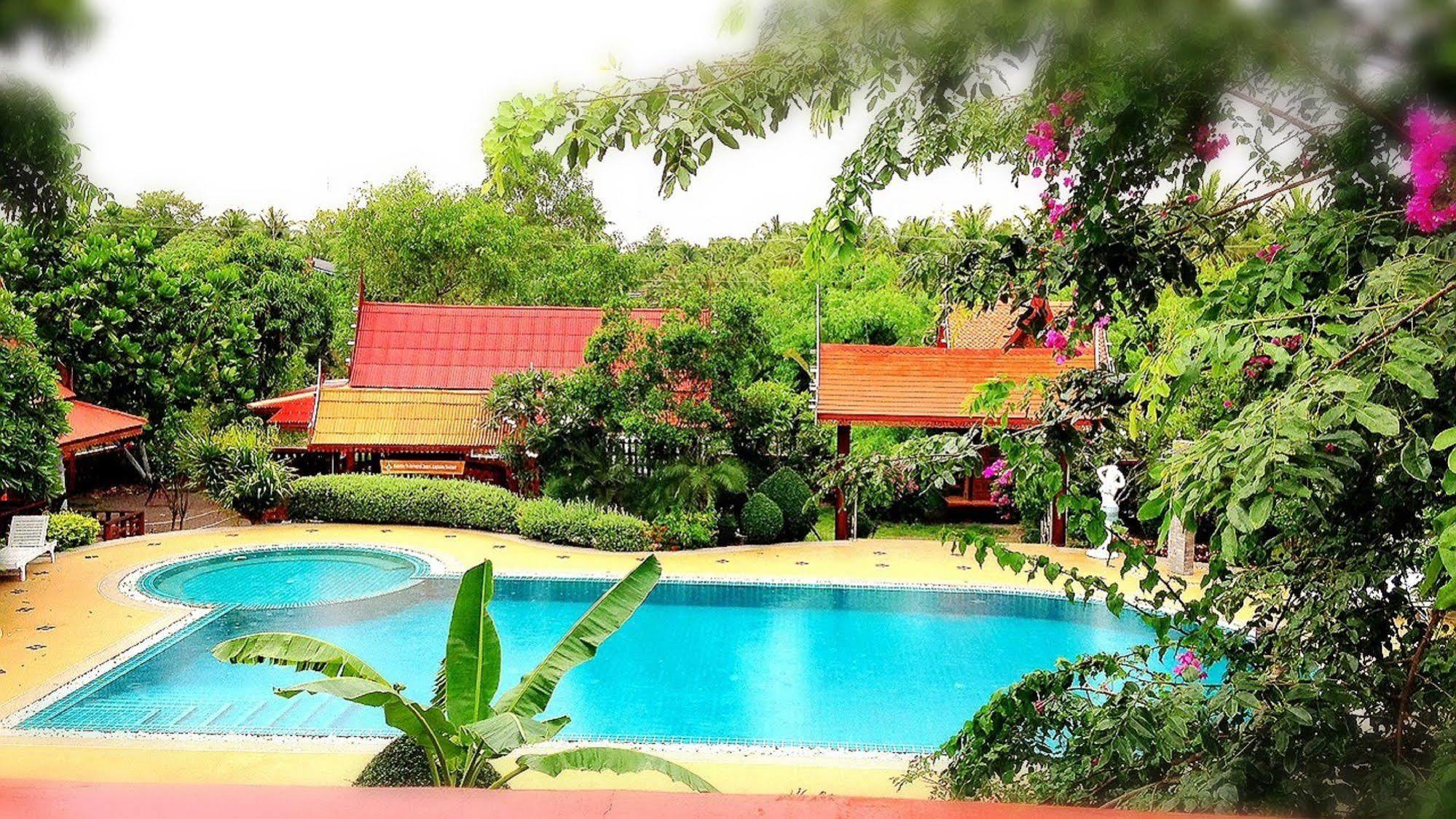 Jaroenrat Resort Szamutszongkhram Kültér fotó